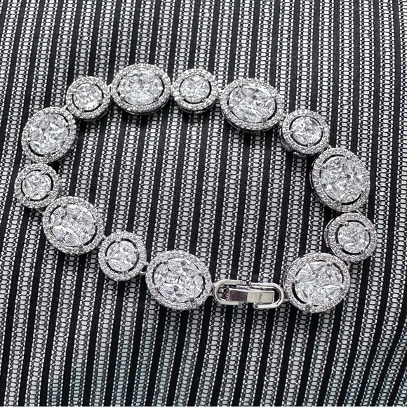 Silver Crystal Bracelet with round and oval cut stones 6-7 4343 - Picture 7 of 8